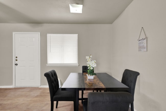 Building Photo - 313 Deborah Dr