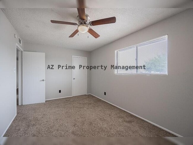 Building Photo - 427 E Malibu Dr
