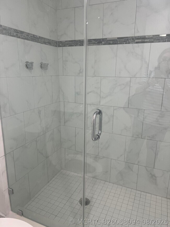 Building Photo - 3475 N Country Club Dr