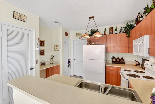 Building Photo - 501 Belmont Pl