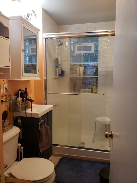 Bathroom - 2835 S Harvey Ave
