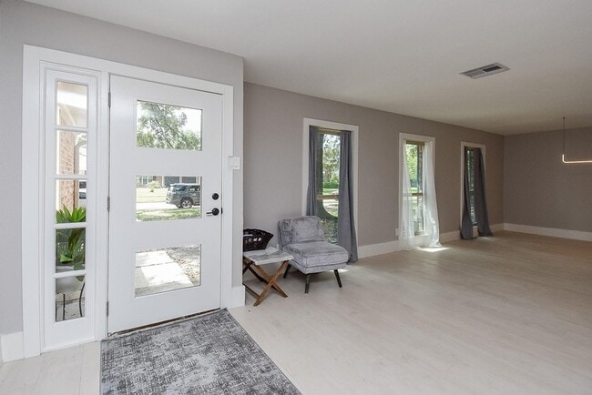 Building Photo - 7618 Highmeadow Dr