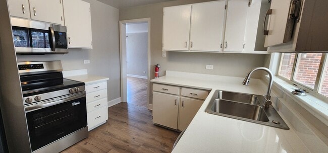 Building Photo - 2 bed 1 bath remodeled North Park Hill home