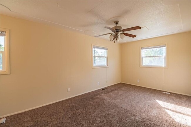 Building Photo - 40 Glenview Dr
