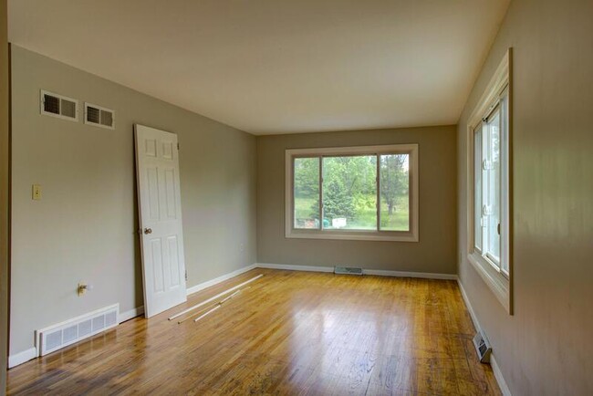 Building Photo - 35 Strasburg Pike