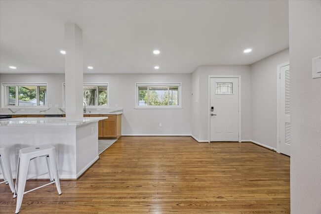 Building Photo - 8621 Bob White Dr