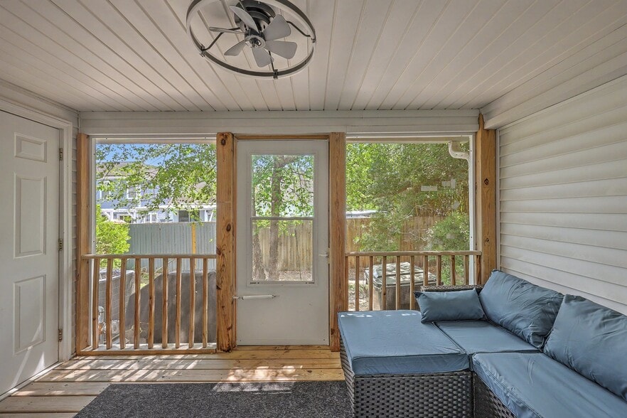 Building Photo - 549 Tayrn Dr