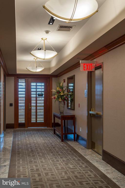 Building Photo - 440 S Broad St