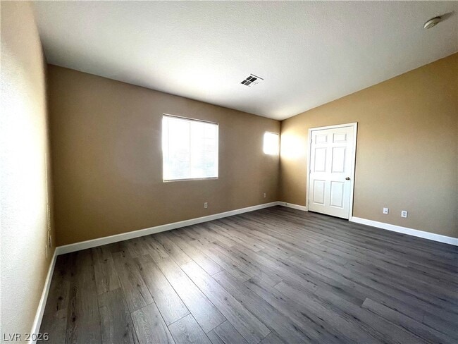 Building Photo - 5555 Leaning Oak Ave