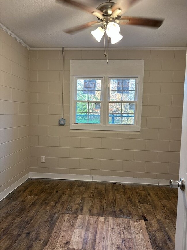 Building Photo - One Month's Free Rent! Charming 3 bedroom home available!  | Section 8 Accepted! |