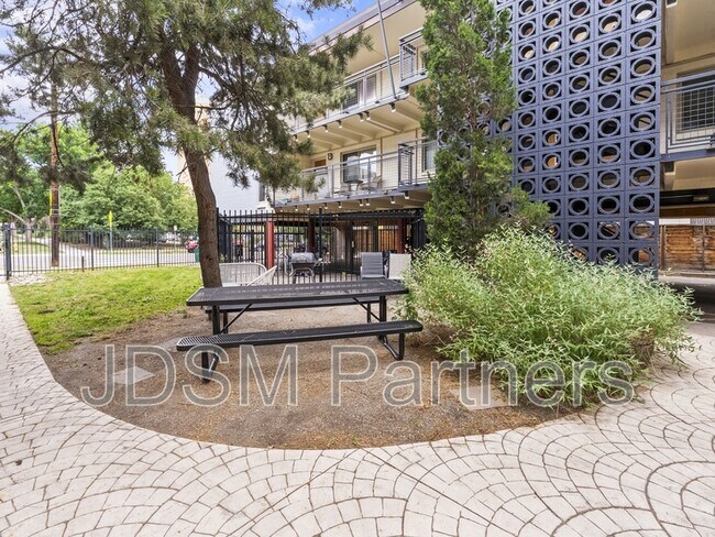 Building Photo - 2860 W 32nd Ave