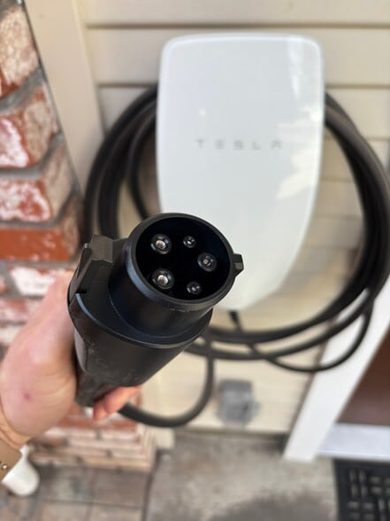 Universal EV charger (Tesla / J1772) - 2203 Park Ave