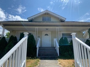 Building Photo - Adorable 4 bed