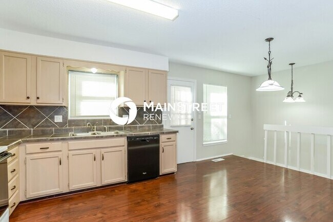Building Photo - 5 Bedroom Pet-Friendly Home in OLATHE, KS ...