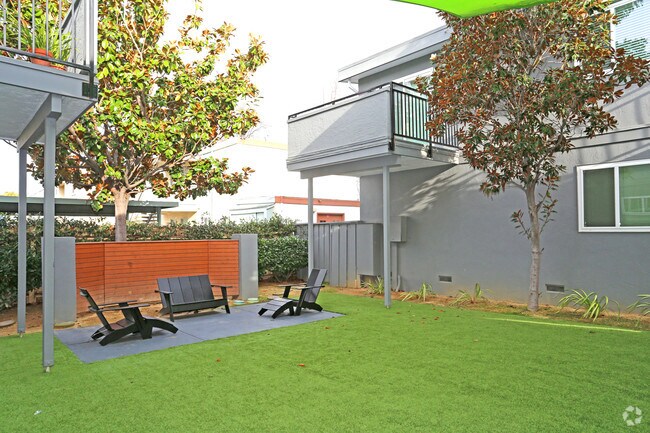 Building Photo - The District