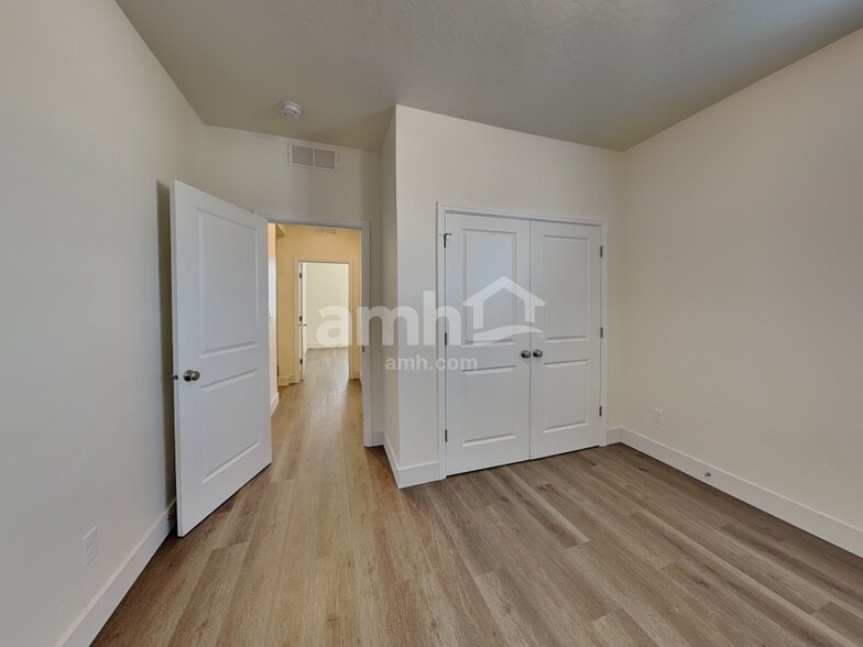 Building Photo - 3492 S Bartlett Ave