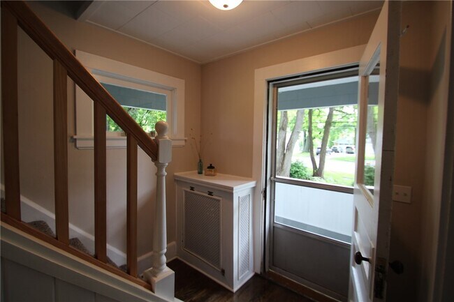 Building Photo - 337 Mendon Rd