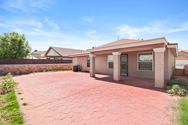 Building Photo - 5432 Santiago Roque Dr