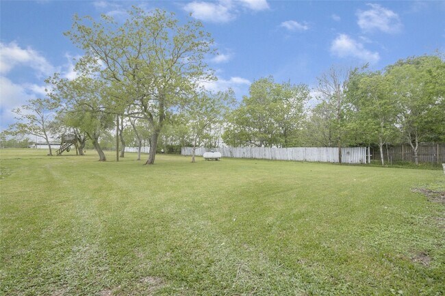 Building Photo - 16900 Wellborne Rd