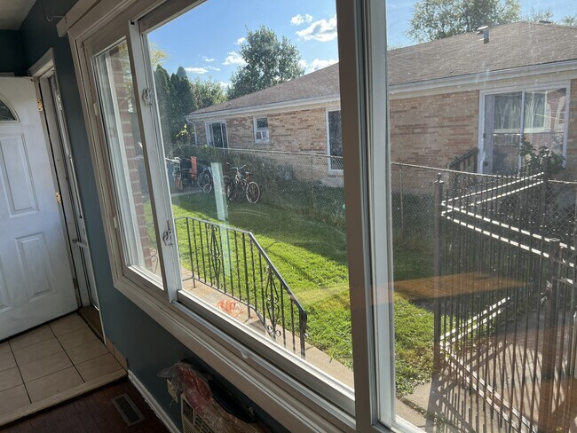 Building Photo - 82 W Michael Ln