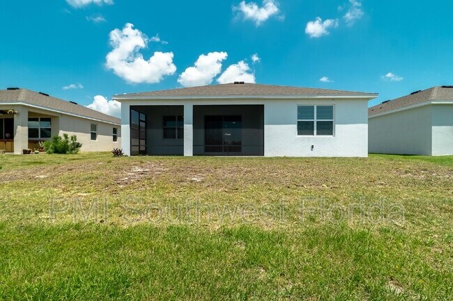 Building Photo - 5928 Silver Palm Blvd