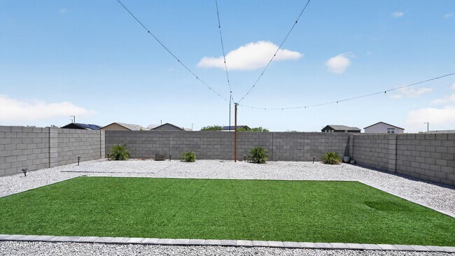 Building Photo - 5667 S 243rd Dr