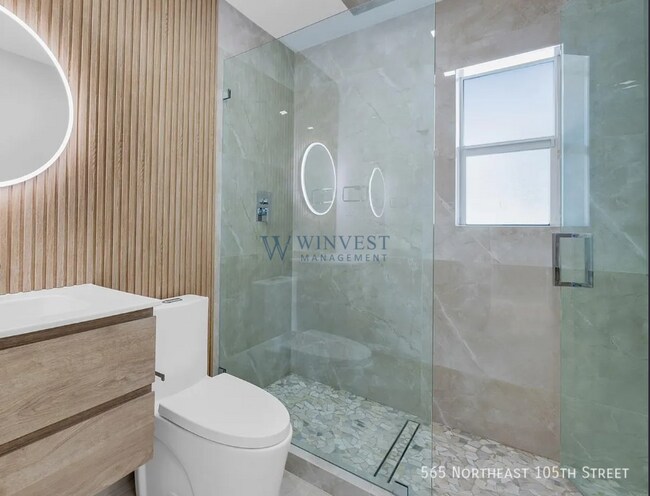 Building Photo - 565 NE 105th St