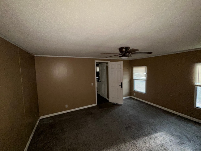 Building Photo - 1048 Clara Ln