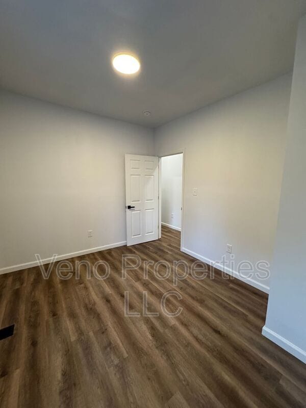 Building Photo - 351 4th St