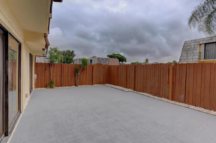 Building Photo - 744 Springdale Cir