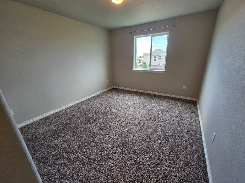 Building Photo - 6729 Black Saddle Dr