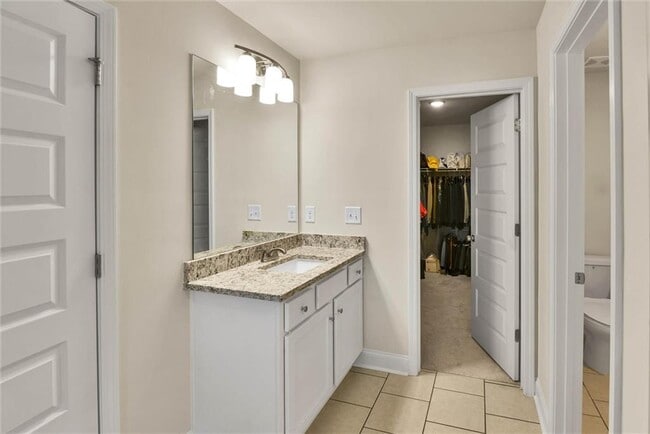 Building Photo - 2423 Chene Dr