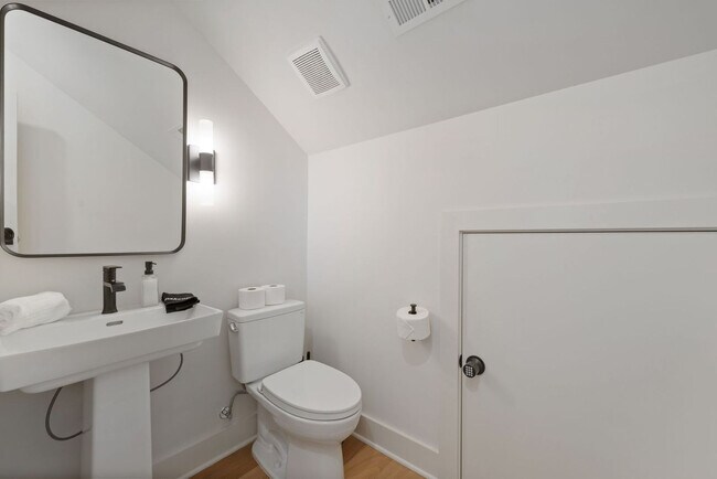 Building Photo - 1117 3rd Ave S