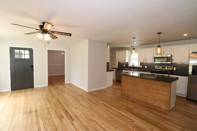 Building Photo - Gorgeous Home for Rent