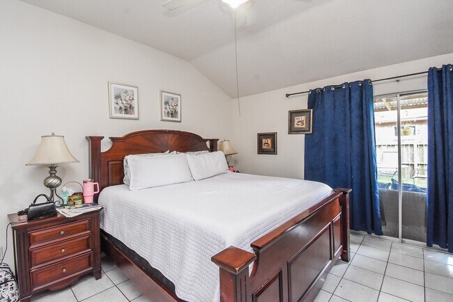 Building Photo - 12106 Pecan Meadow Dr