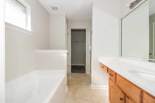 Building Photo - 9812 Southern Oak Way