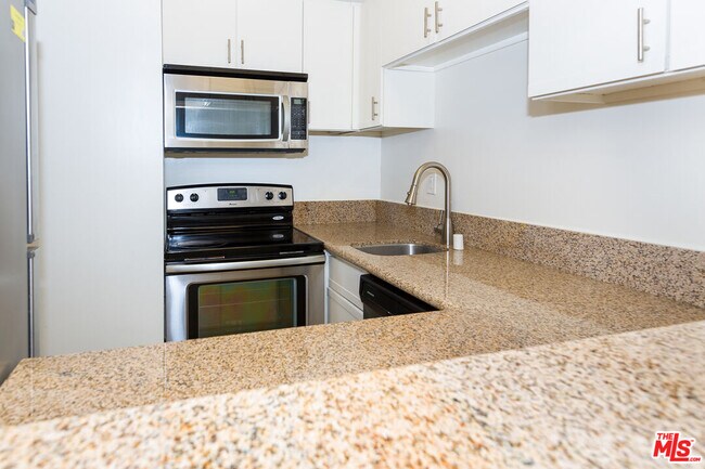 Building Photo - 1440 Veteran Ave