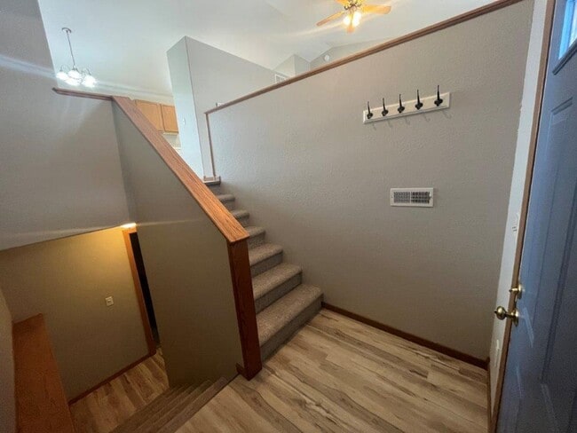 Building Photo - 4 BEDROOM | 2 BATH | DOUBLE CAR GARAGE | RAPID VALLEY