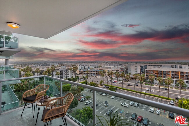 Building Photo - 13600 Marina Pointe Dr
