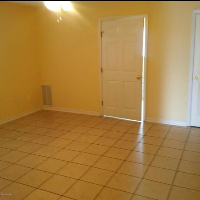 Building Photo - Very cute, 1 bedroom 1 bath,walking distan...