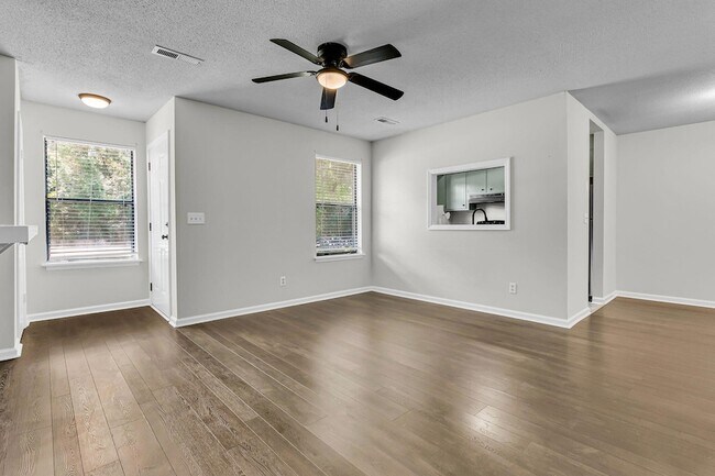 Building Photo - 216 Parlor Dr