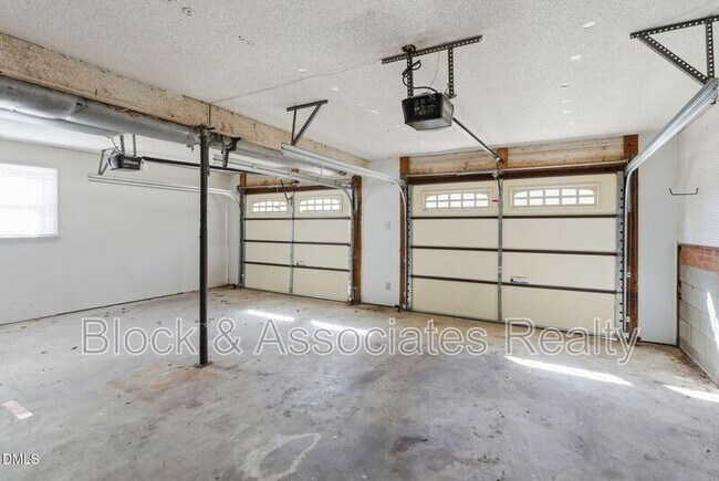 Building Photo - 1200 Boxwood Ln