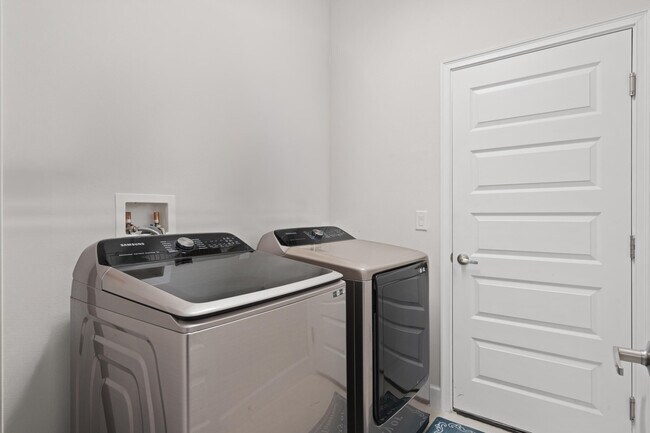 Building Photo - 692 NE Turtleback Trail