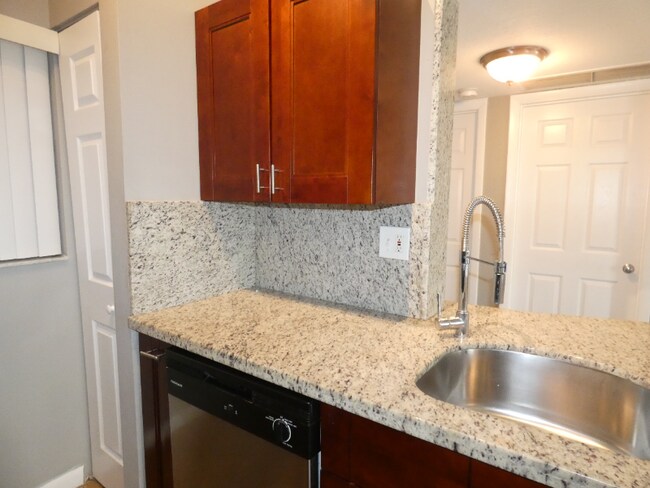 Building Photo - 2811 N Oakland Forest Dr