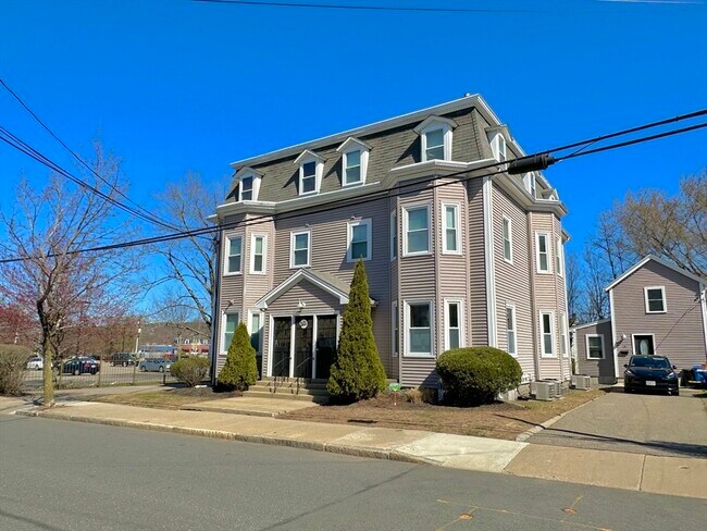 Building Photo - 26 Cherry St
