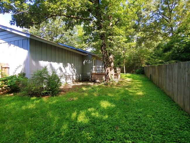 Building Photo - 5 Hickory Ln