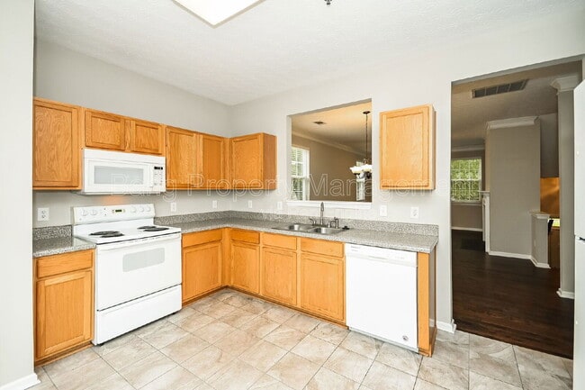 Building Photo - 212 Village Square Dr