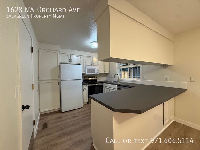 Building Photo - 1628 NW Orchard Ave