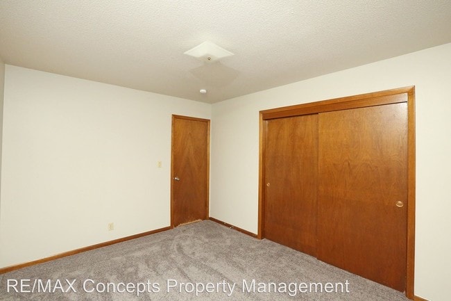 Building Photo - 1033 5th St