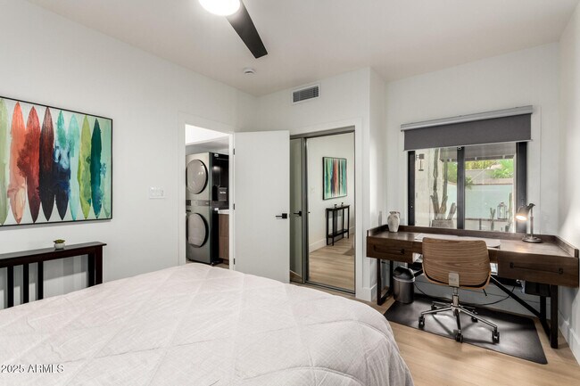 Building Photo - 5724 N Scottsdale Rd